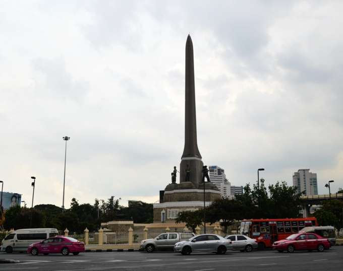 （1）胜利纪念碑Victory Monument坐小巴士去芭提雅.png