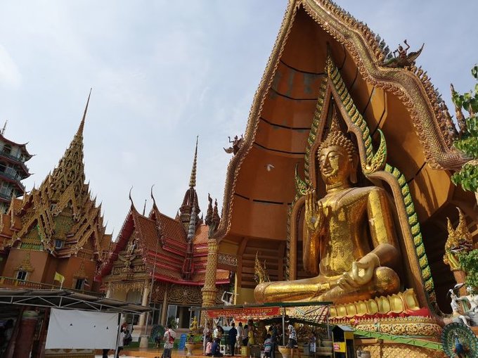 虎穴寺 Wat Tham Sua.jpg
