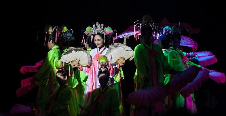 金东尼人妖秀.jpg