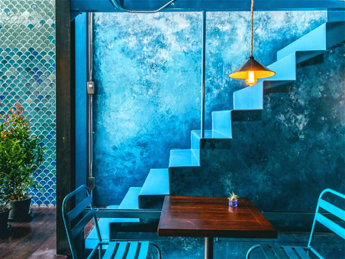 10 . Blue Whale cafe.jpg