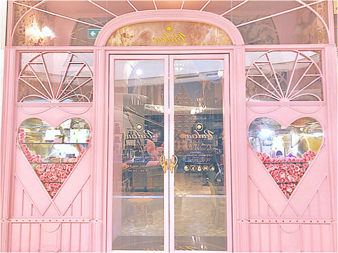 03 . Sretsis parlour.jpg