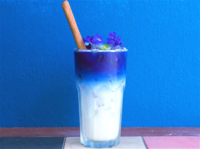10 . Blue Whale cafe2.jpg