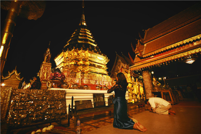 夜间的双龙寺.jpg